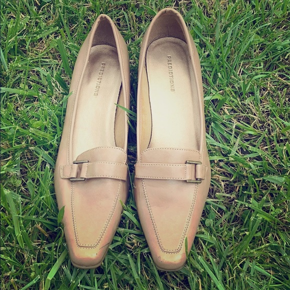 Predictions Shoes - ⬇️🎉Women’s tan shoes❣️